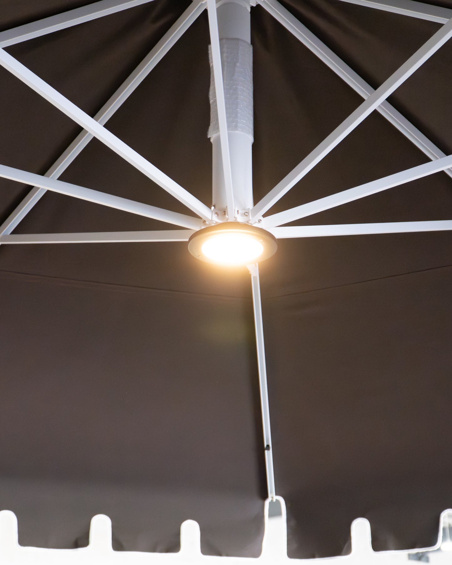 Revolvashade Umbrella Light – Rechargeable LED Outdoor Umbrella Lighting System