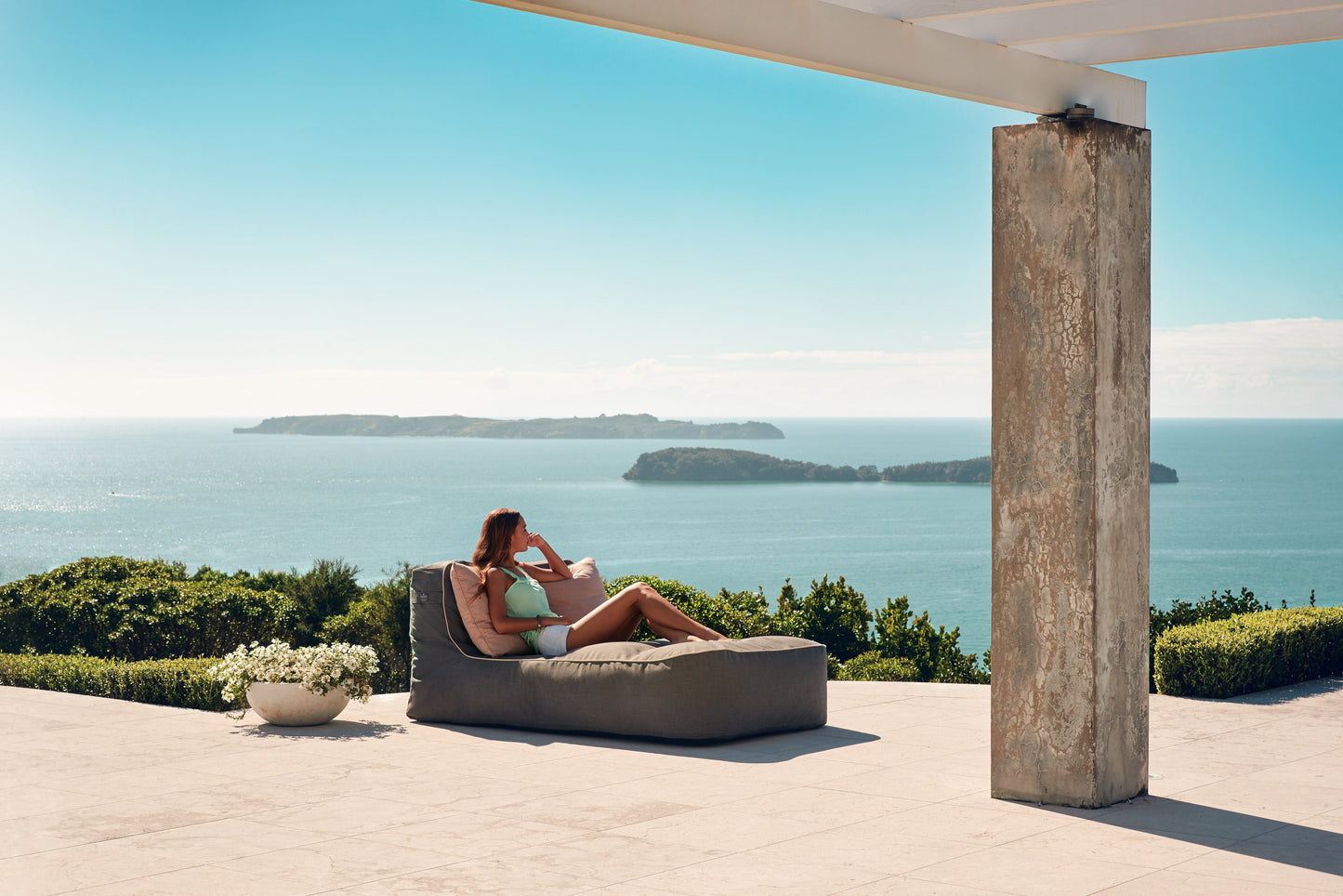 ISLA LOUNGER LUXE